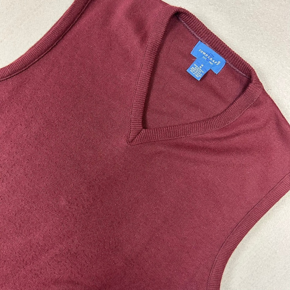 Vintage Towncraft Sweater Vest V-Neck Acrylic Knit Mens Medium Burgundy